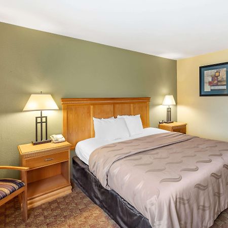 Rodeway Inn South Hutchinson エクステリア 写真