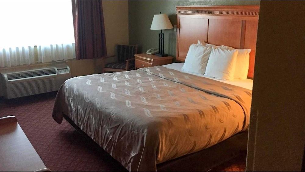 Rodeway Inn South Hutchinson エクステリア 写真