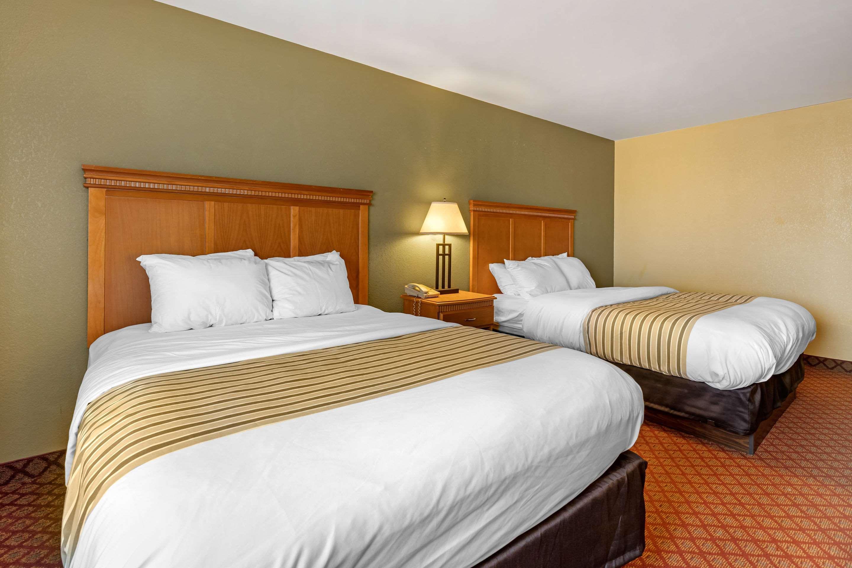 Rodeway Inn South Hutchinson エクステリア 写真
