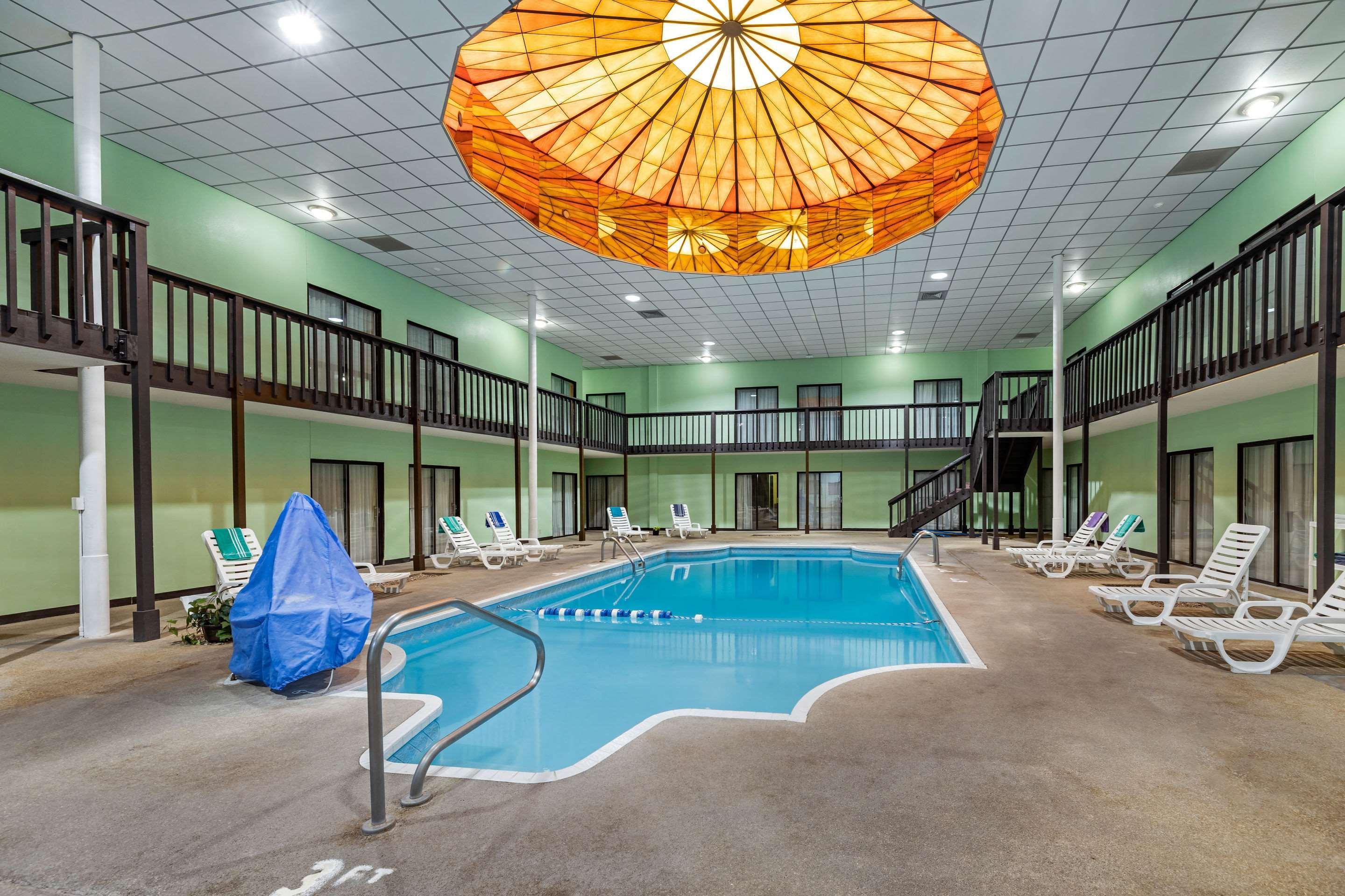 Rodeway Inn South Hutchinson エクステリア 写真