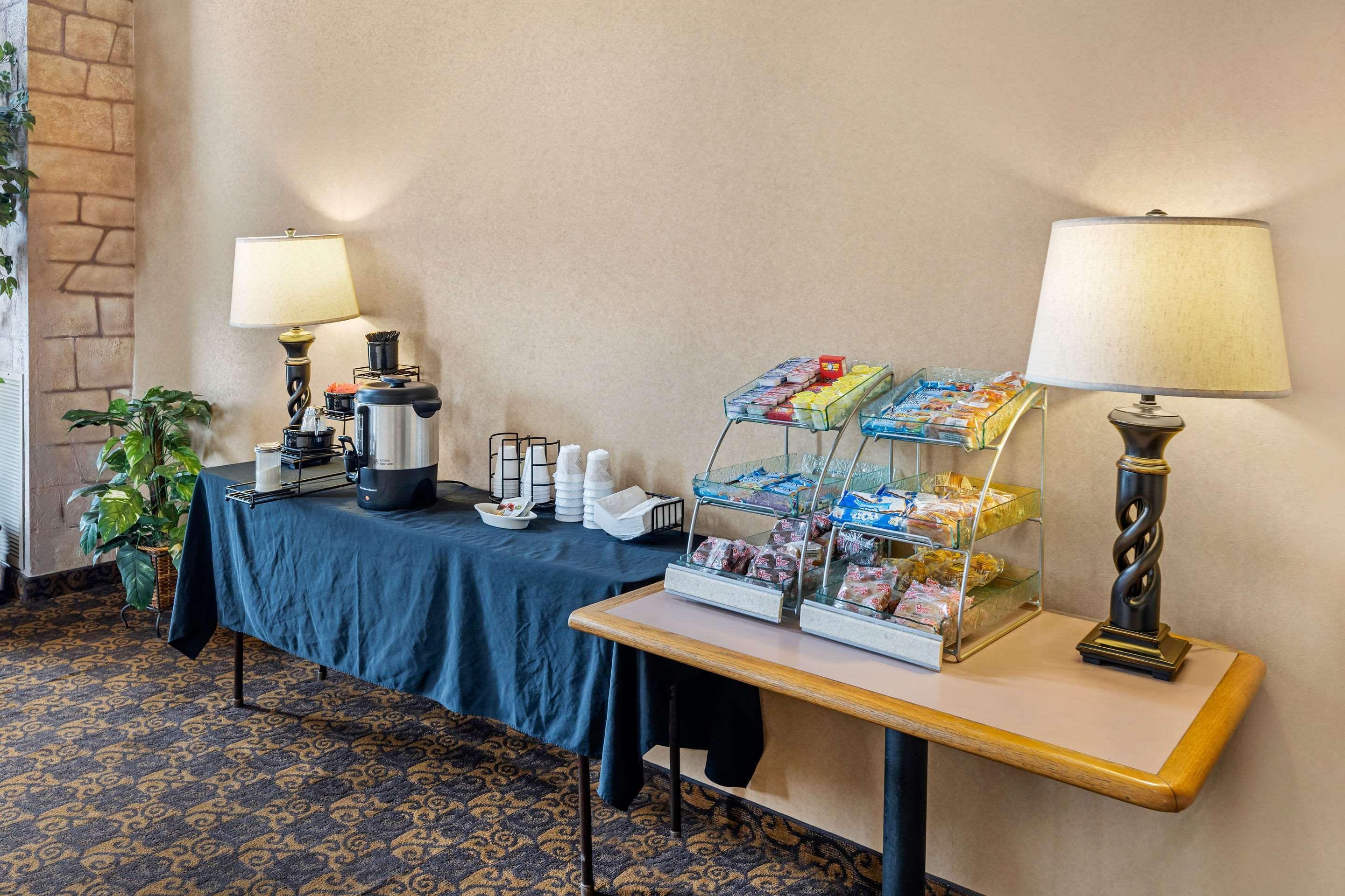 Rodeway Inn South Hutchinson エクステリア 写真
