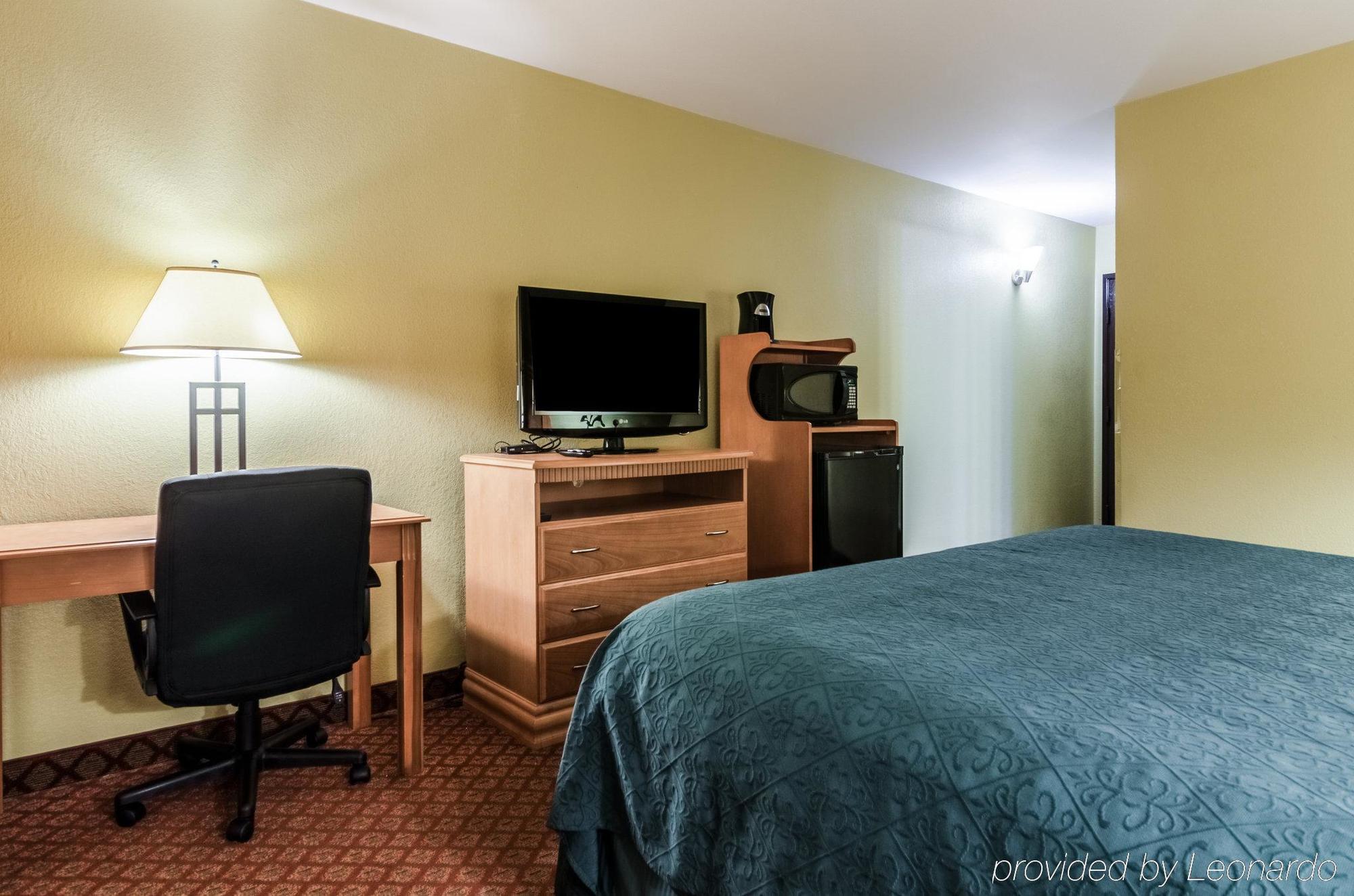 Rodeway Inn South Hutchinson エクステリア 写真