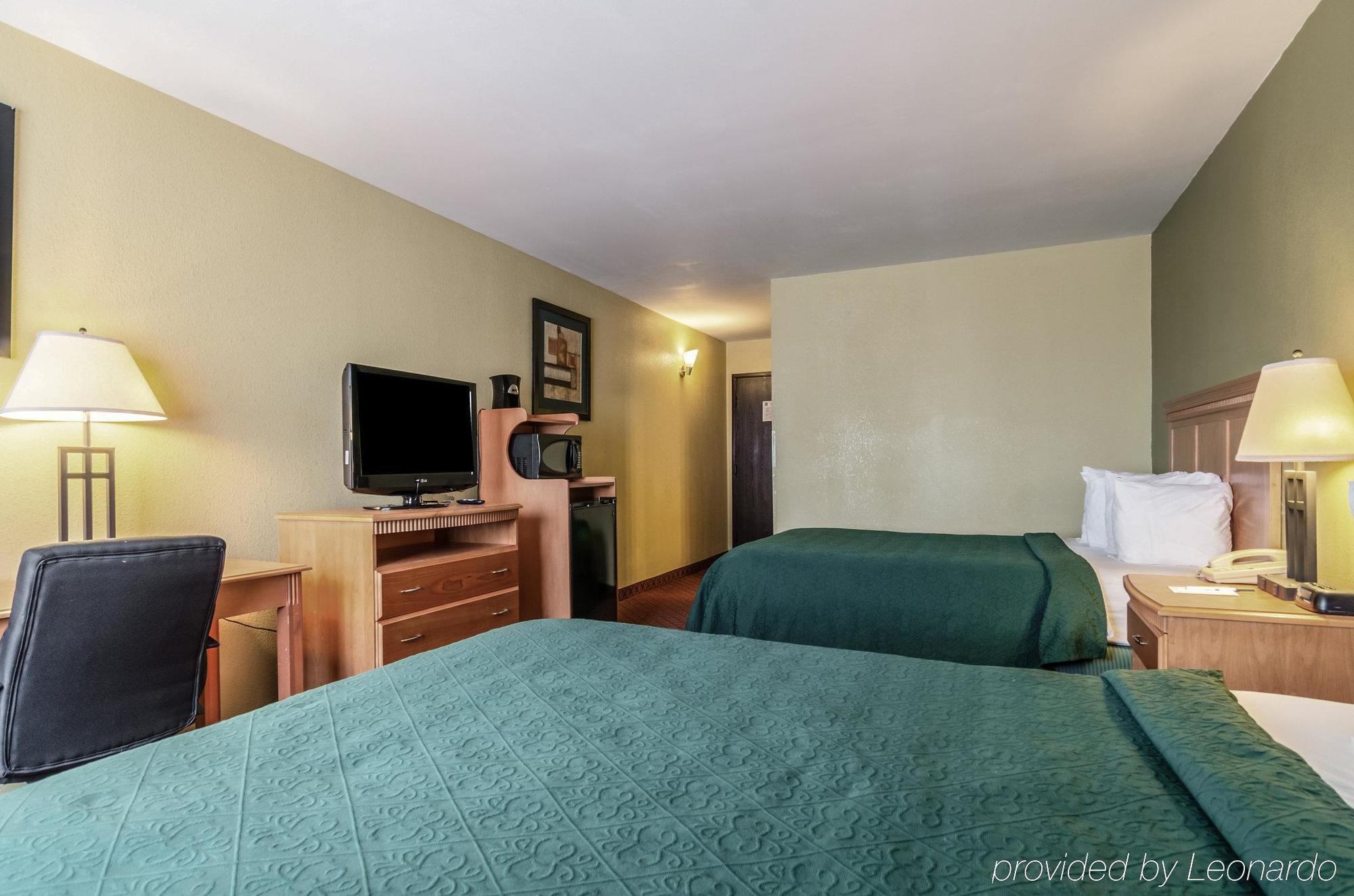 Rodeway Inn South Hutchinson エクステリア 写真