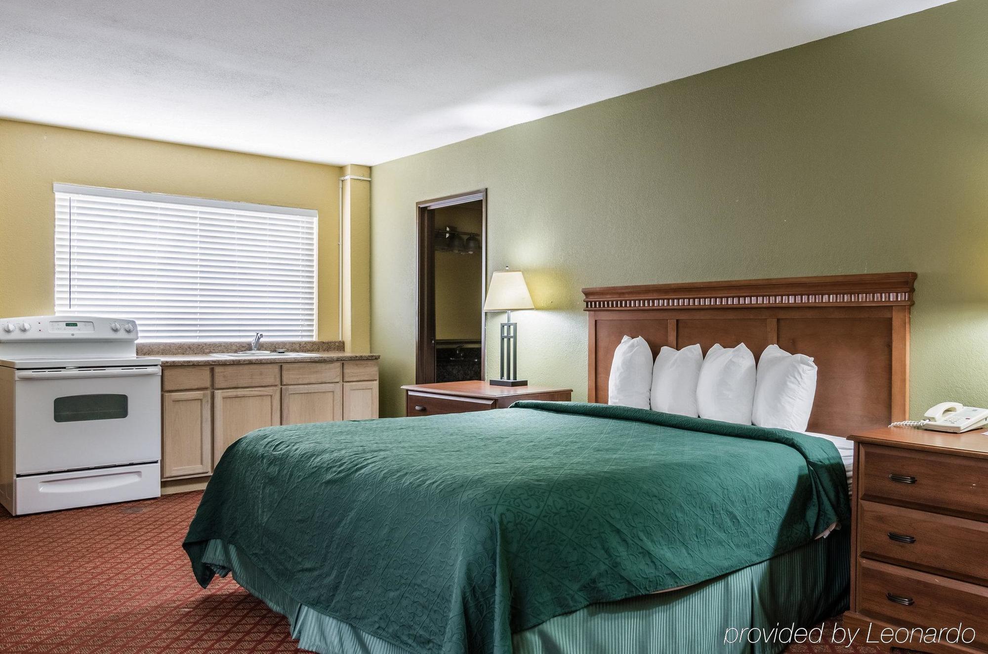 Rodeway Inn South Hutchinson エクステリア 写真