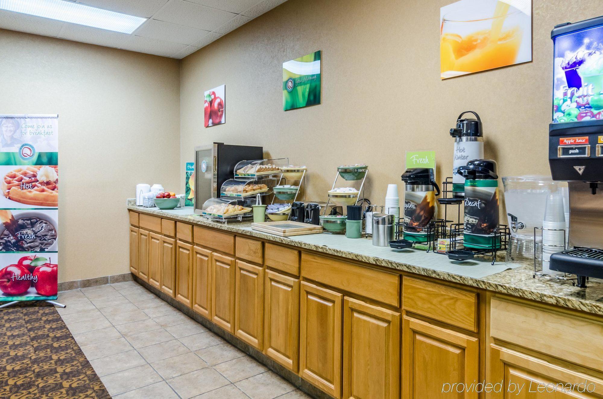 Rodeway Inn South Hutchinson エクステリア 写真